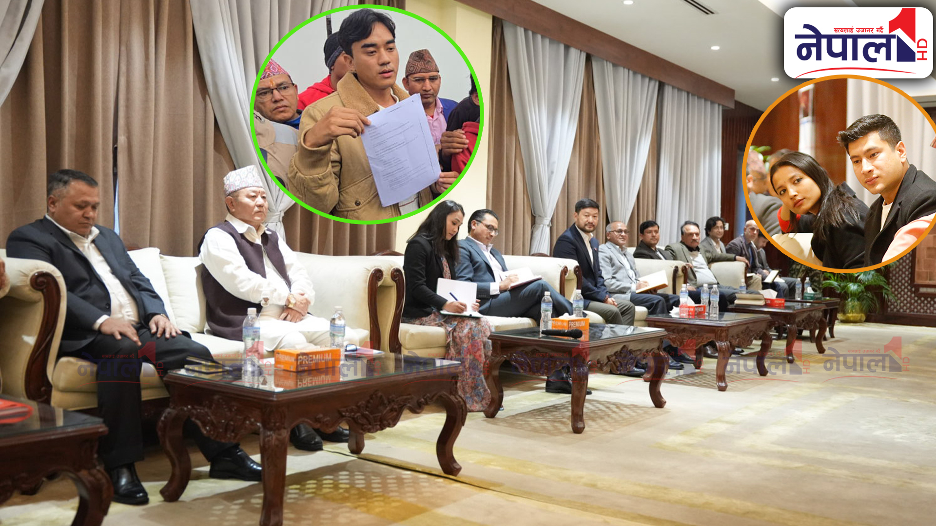 तस्बिरमा हेर्नुहोस् बालुवाटार भित्र बैठक, बाहिर धर्ना