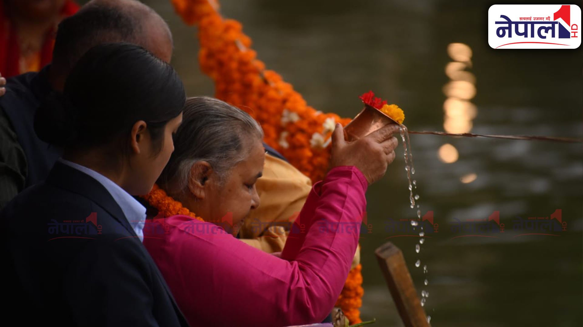 प्रधानमन्त्री कार्कीद्वारा कमलपोखरीमा छठ पूजा (तस्बिरहरू)