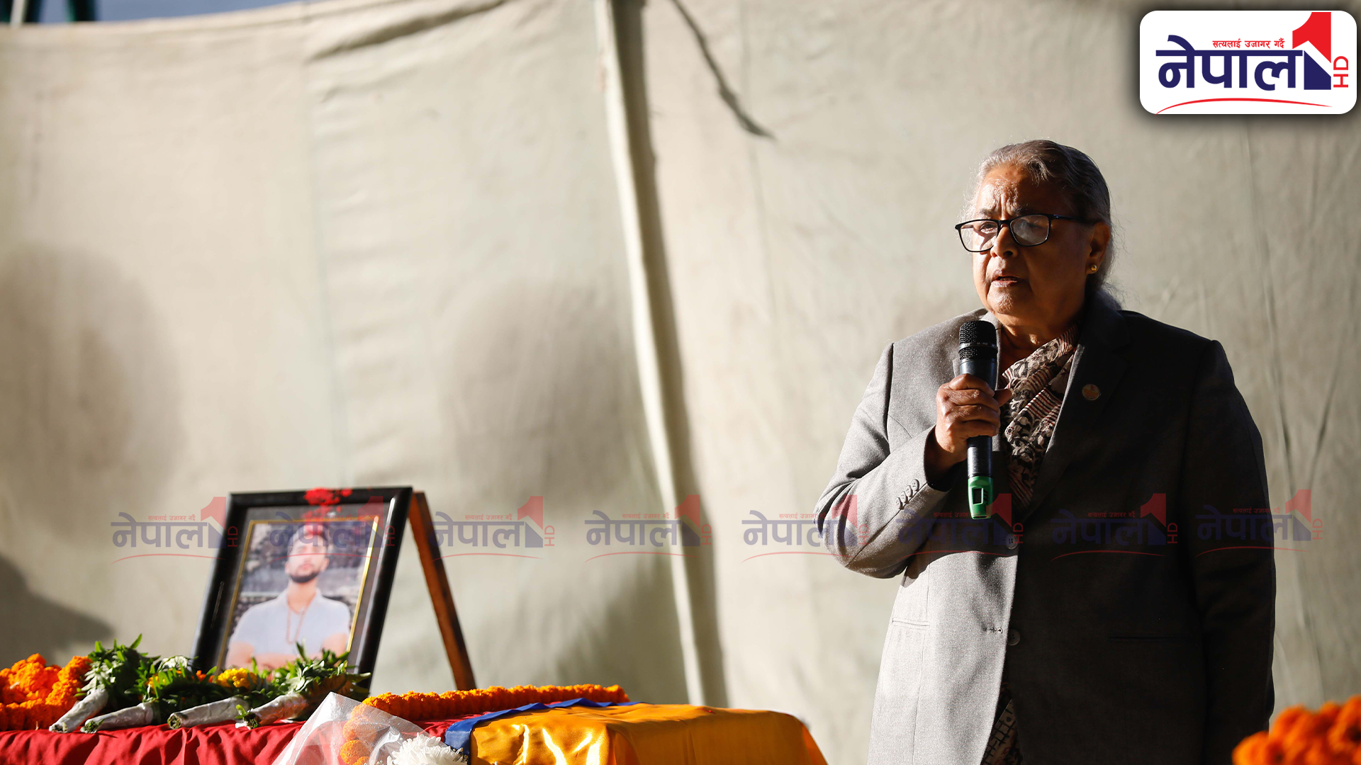 पार्थीव शरीरमा श्रदाञ्जली दिँदै प्रधानमन्त्रीले भनिन्–विपिन जोशी सबै नेपाली आमाको छोरो हो