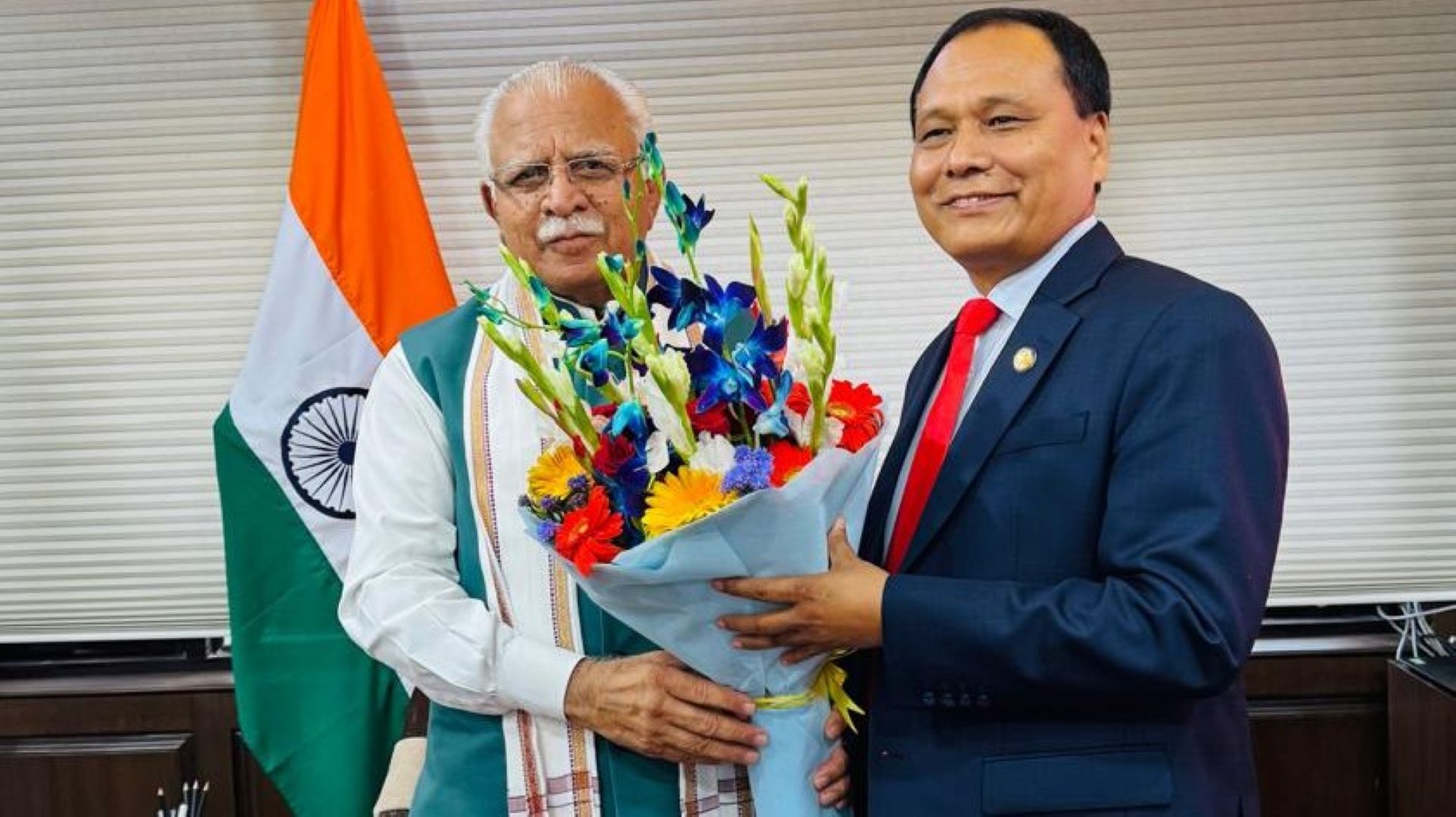 मन्त्री घिसिङ र भारतका विद्युतमन्त्री मनोहरलाल खट्टरबीच भेटवार्ता