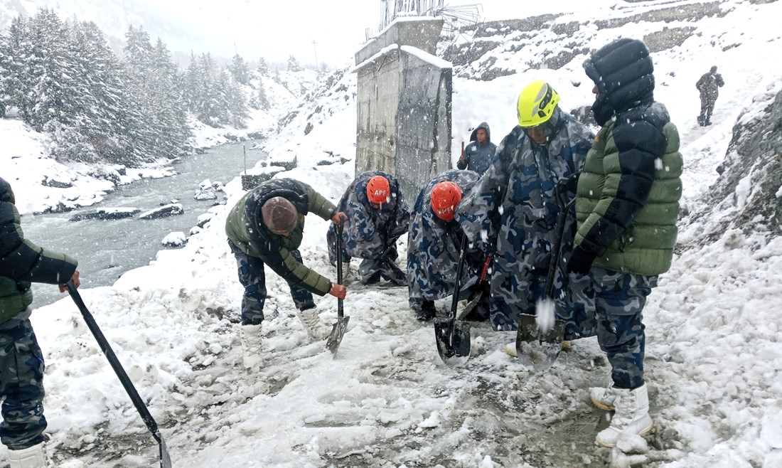 एक साताका लागि रोकियो मनाङ पदयात्रा