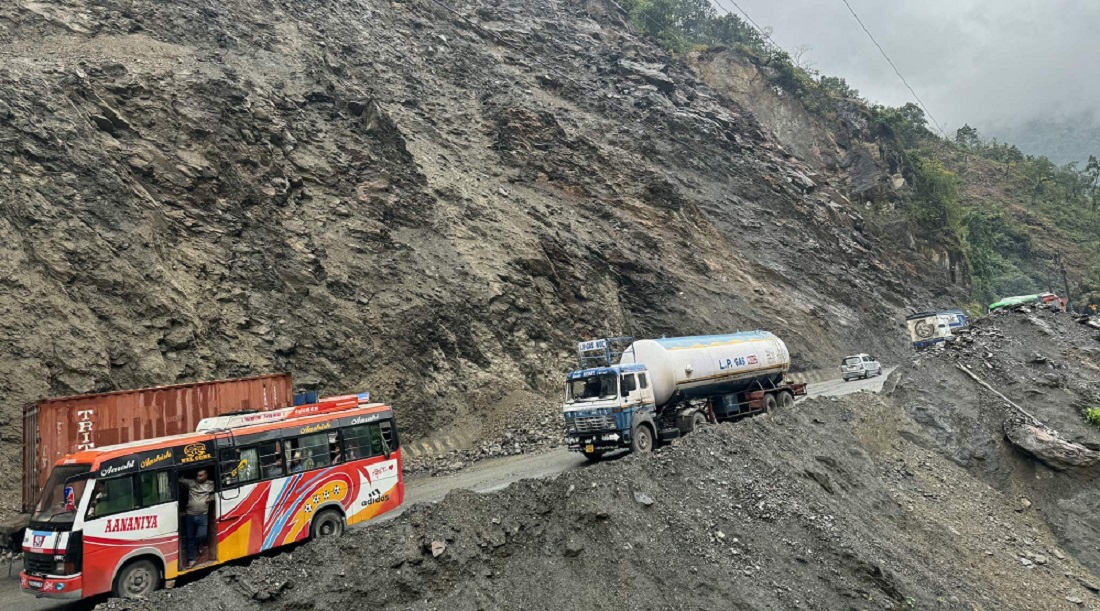 मुग्लिन–नारायणगढ सडक खुल्यो, चल्न थाले गाडी