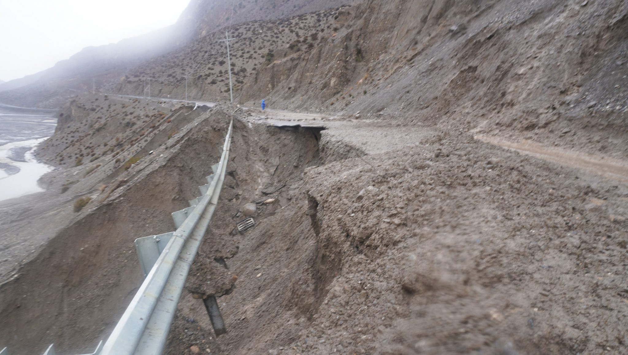 मुस्ताङमा बाढी-पहिरोले यातायातमा समस्या, कोरला सडक खण्ड पूर्णरुपमा अवरुद्ध