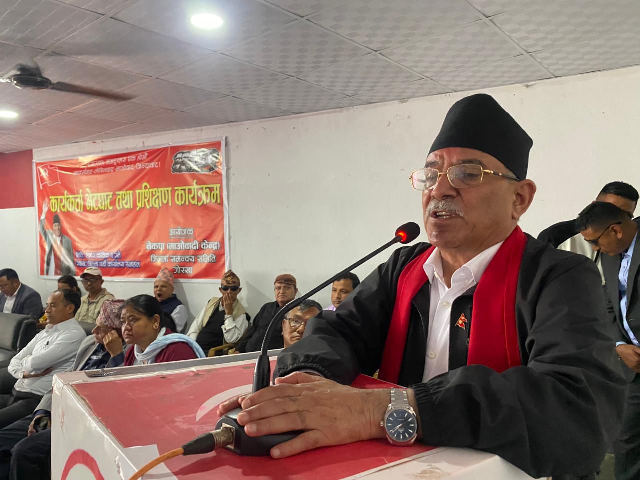 लोकतन्त्र खोस्ने प्रयास हुँदैछ : प्रचण्ड