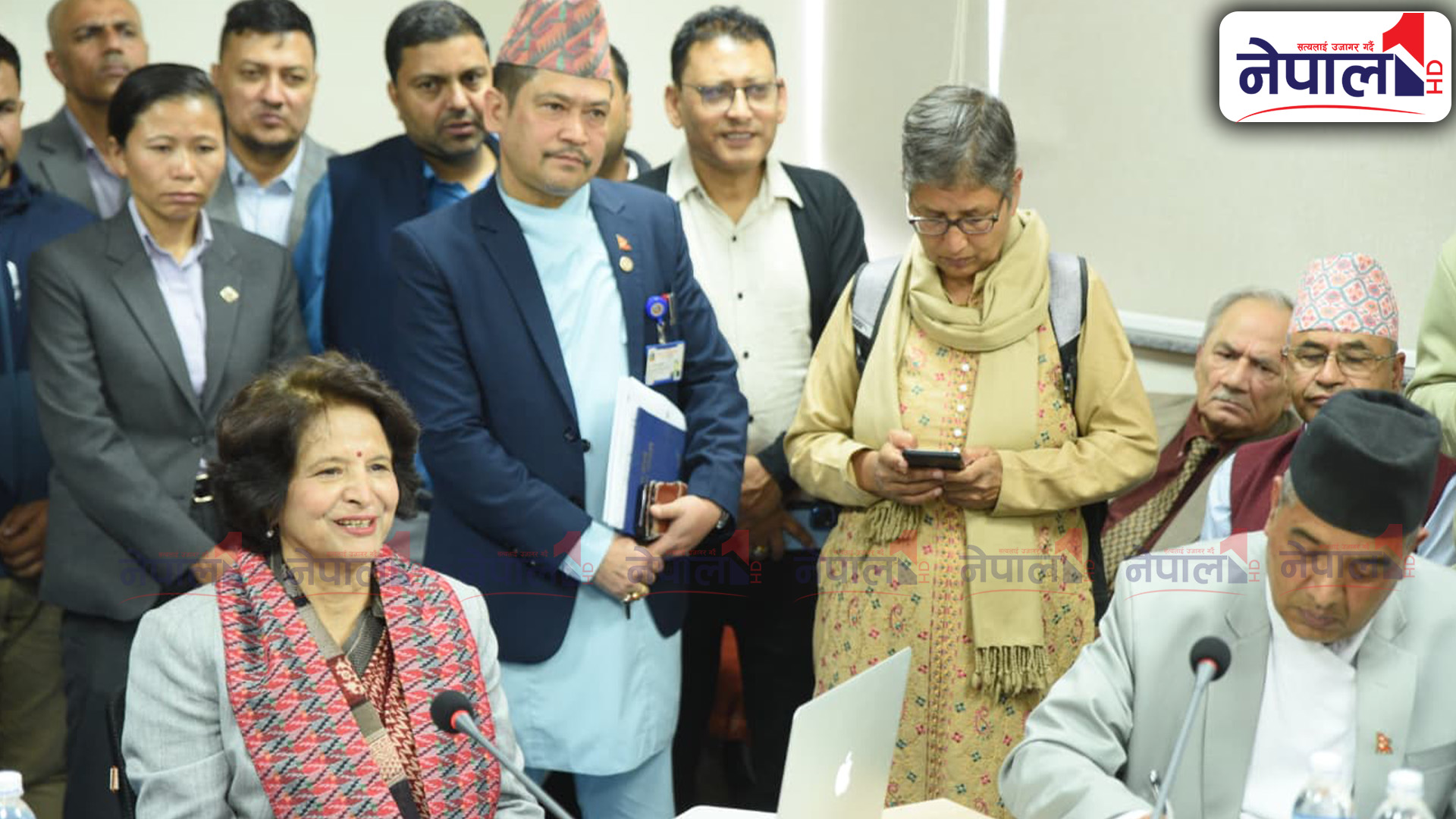 कर्मचारीहरुलाई नव नियुक्त स्वास्थ्यमन्त्रीको चेतावनी : कतैबाट पनि भ्रष्टाचार भएको सुन्न नपरोस्