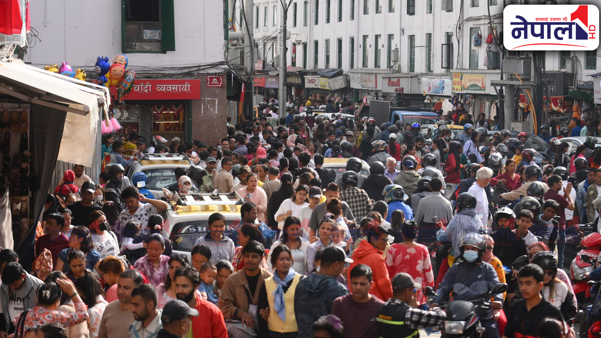 तिहार लागेसँगै सुनचाँदी पसलमा सर्वसाधारणको भीड, तस्बिरहरु