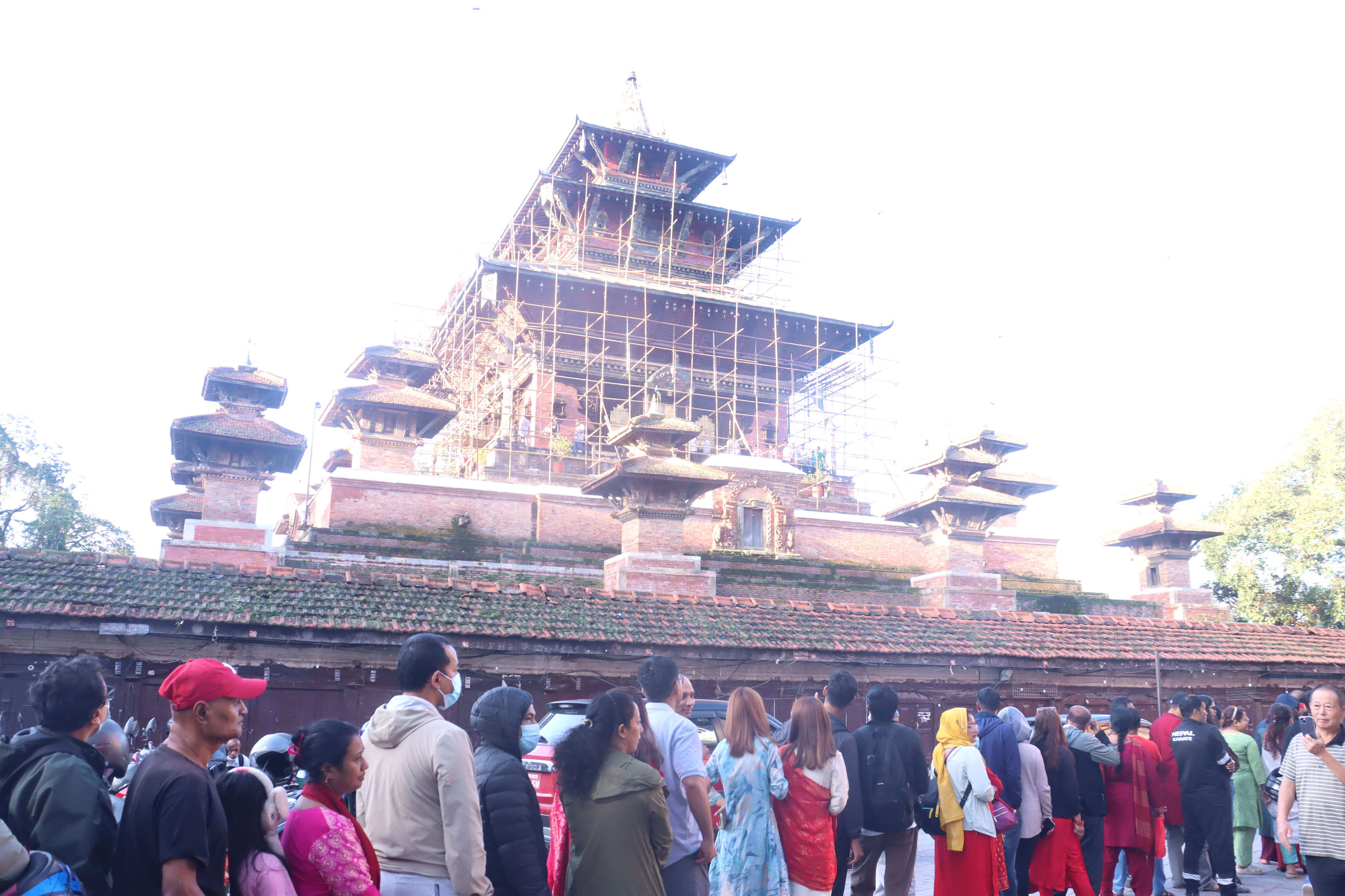 तलेजु भवानी मन्दिर आज सबैका लागि खुल्ला, बिहानैदेखि दर्शनार्थीकाे घुइँचो