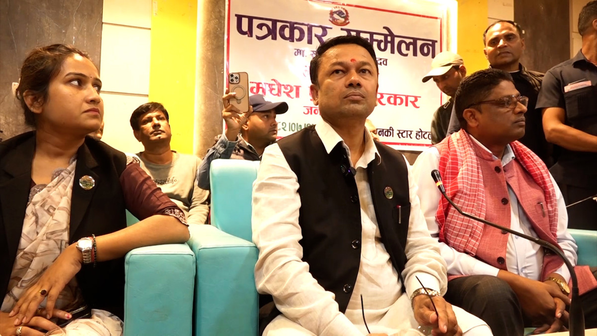 मुख्यमन्त्री यादवको स्वीकारोक्तिः ‘मेरो दबाबमै बर्दिवासको होटलमा शपथ भयो’