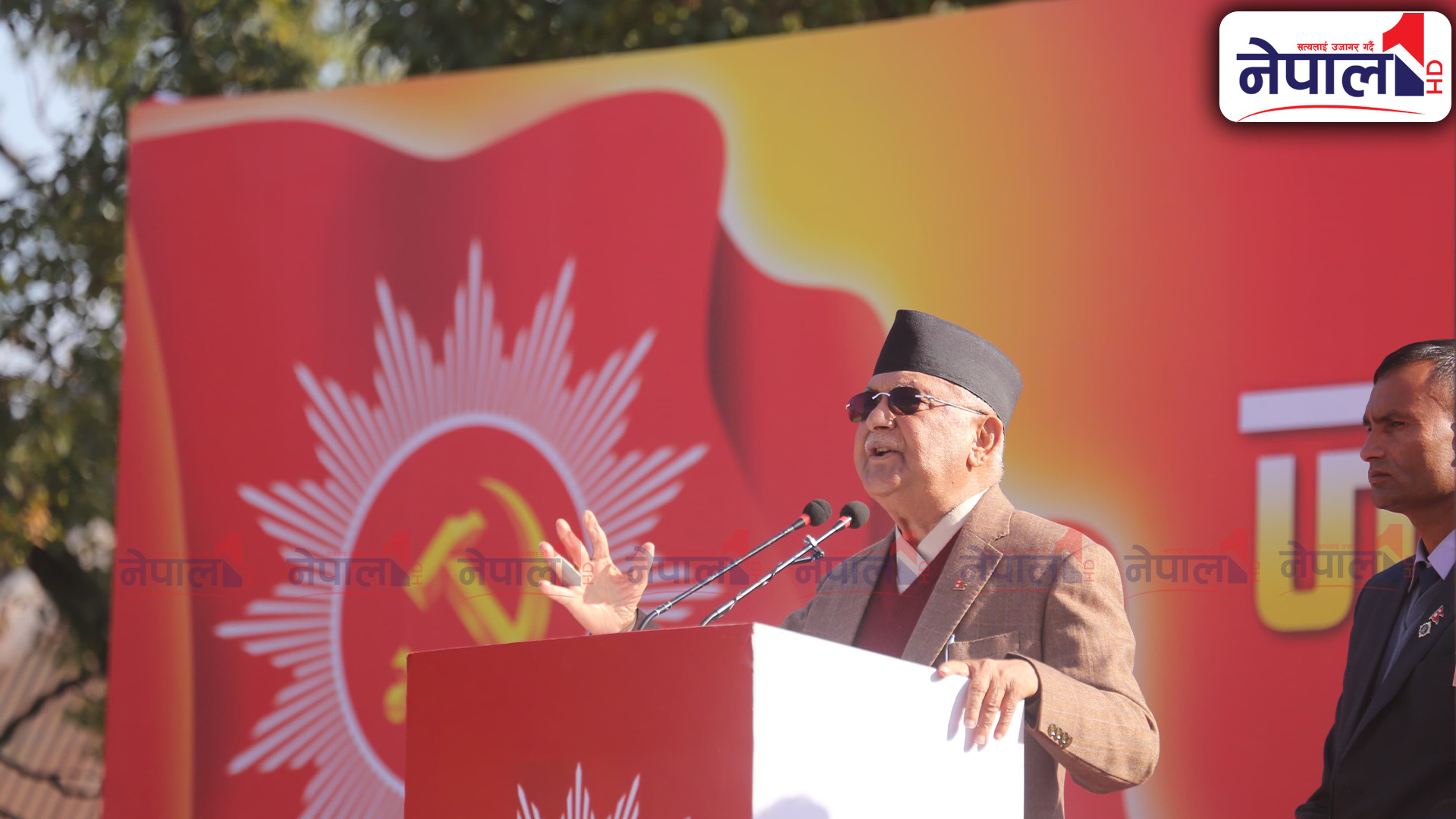 प्रधानमन्त्री कार्कीलाई ओलीको प्रश्न : चुनाव गराउँछु भन्ने तपाई को ?