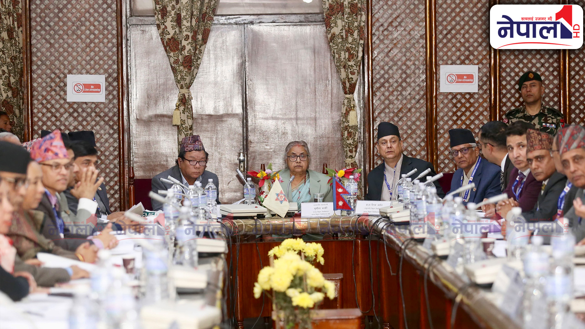 प्रधानमन्त्रीले डोकोभरि कुलपतिको भारी बोकेर हिँड्न सक्दैन: प्रधानमन्त्री कार्की