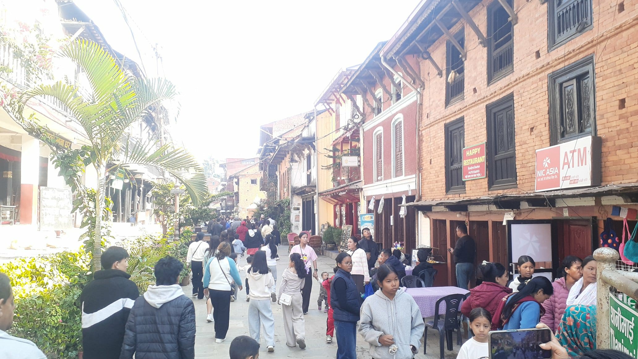 बन्दीपुरका होटलमा पर्यटक  भरिभराउ हुँदा व्यवसायी उत्साहित