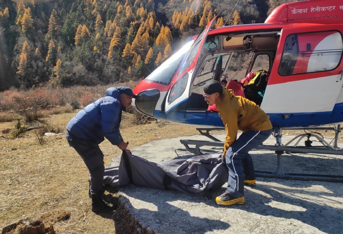 पाङबारी हिमाल चढ्न गएका दुई आरोहीको शव भेटियो