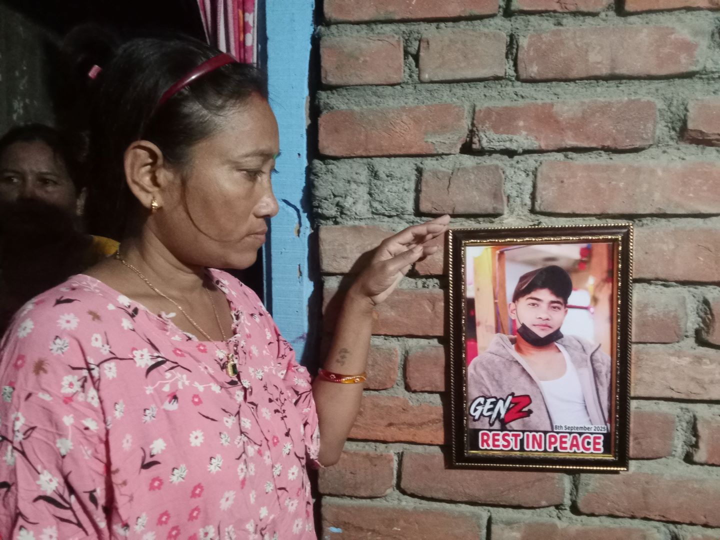 जेनजी आन्दोलनका सहिदः सरकारले जागिर लगाइदिने आशामा सहिदकी पत्नी मञ्जु