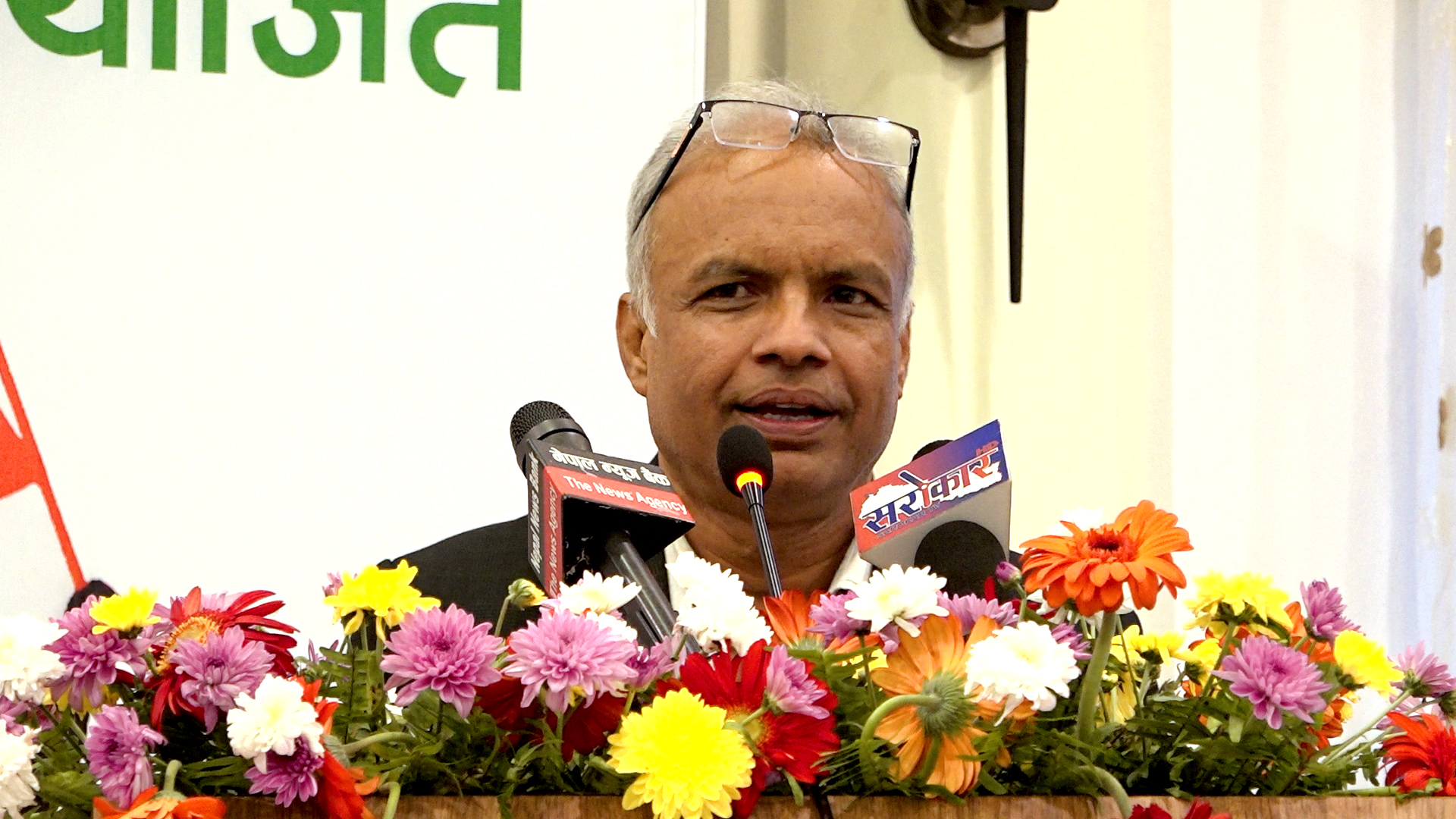 गुरुराज घिमिरेको कटाक्ष : विश्वकै लामो बैठक बस्दा पनि पार्टीले निष्कर्ष निकालेन