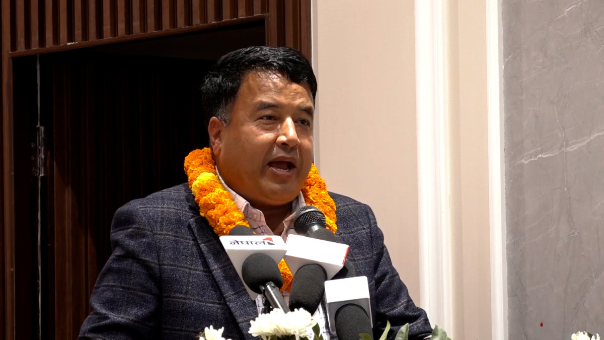 ओलीले बनाइ दिएको क्रिकेट रङ्गशाला कुलमानले जुँगा मुसार्दै उदघाटन गर्नु भयो : महेश बस्नेत