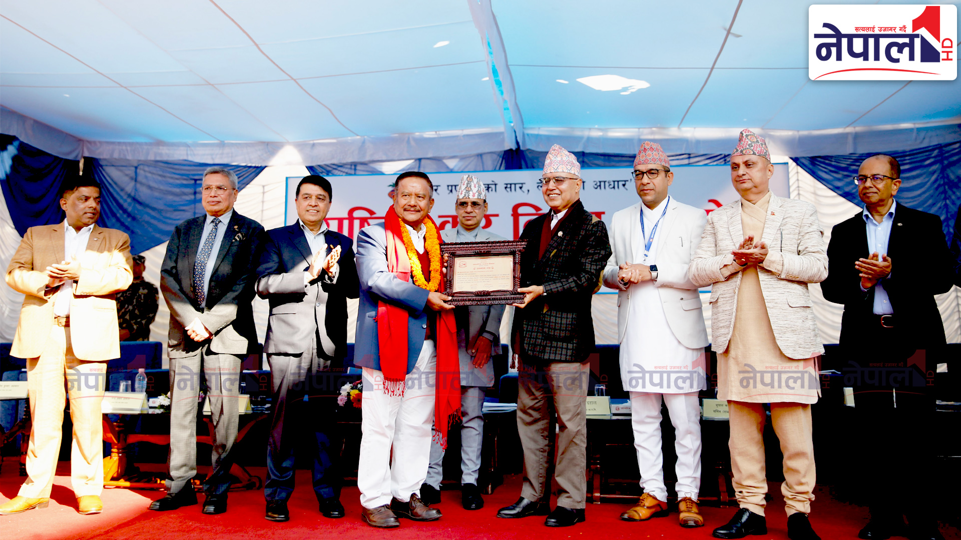 सबैभन्दा बढी कर तिर्ने मीनबहादुर गुरूङ भन्छन्–भाटभटेनी जले पनि, मनोबल जलेन