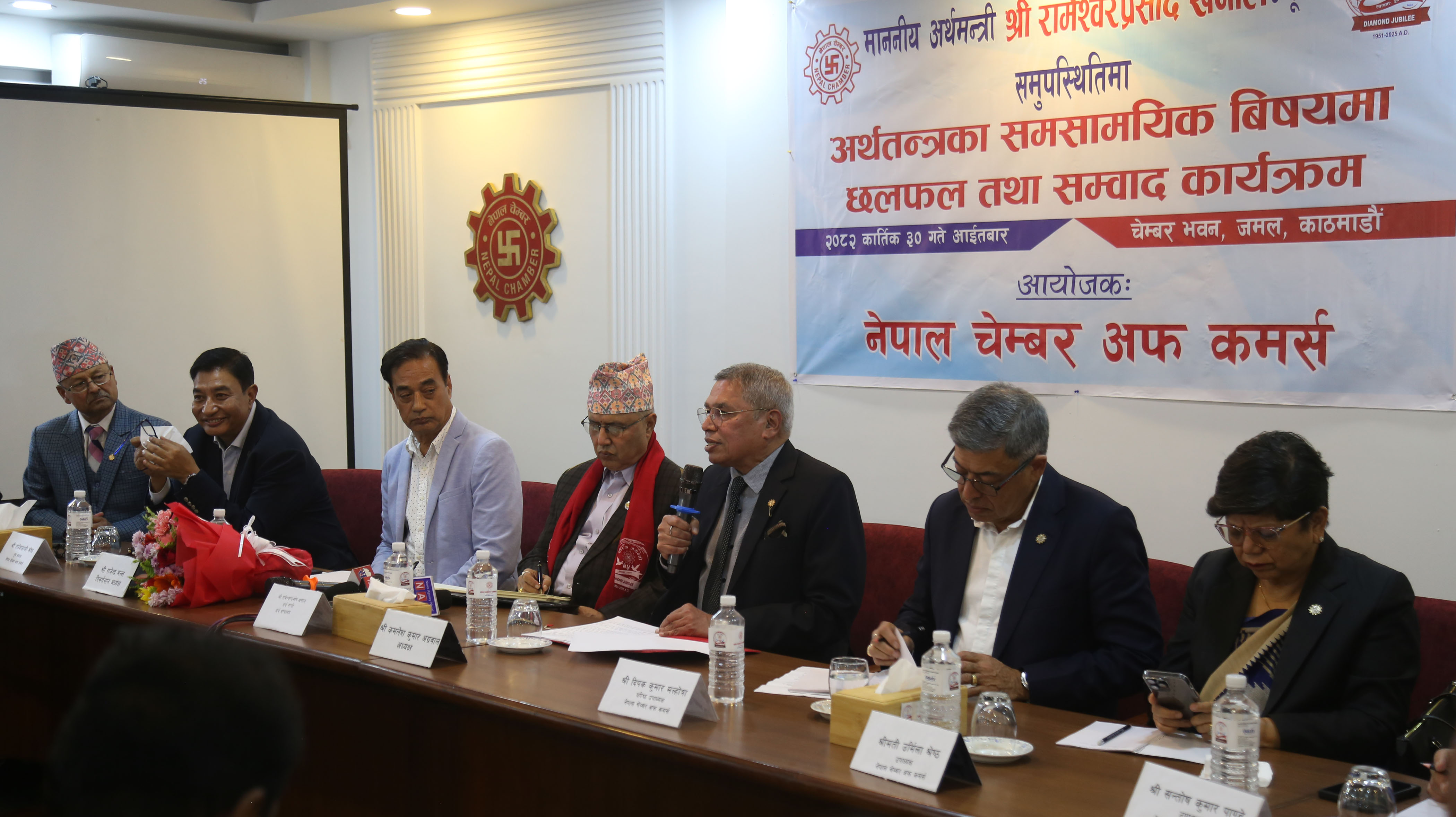 नीतिगत स्थिरता र सुरक्षाको प्रत्याभूतिको मागसहित चेम्बरले अर्थमन्त्रीलाई बुझायो ३३ बुँदे सुझाव