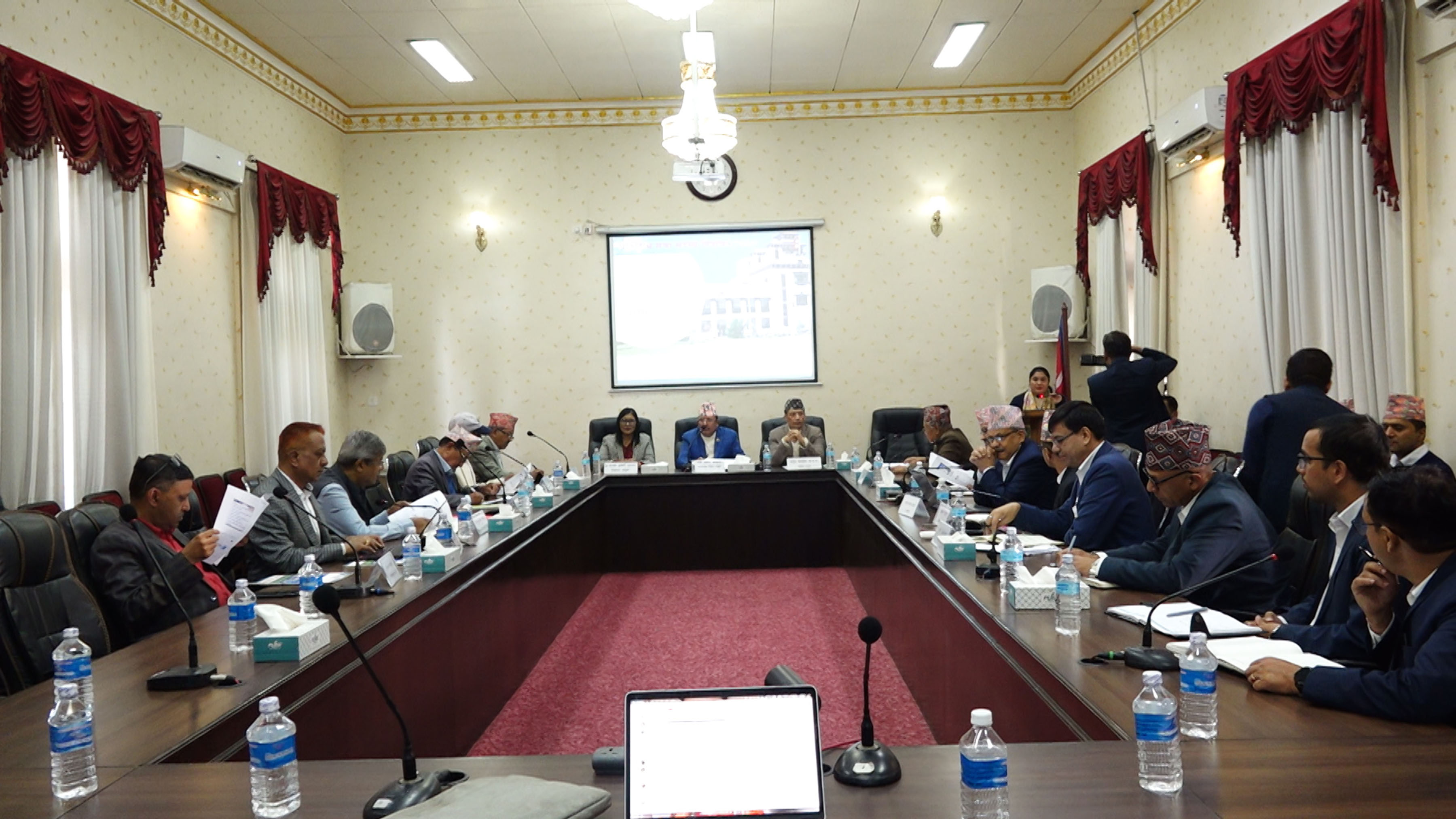 पूर्व प्रमुख निर्वाचन आयुक्त र आयुक्तहरुसँग निर्वाचन आयोगको छलफल