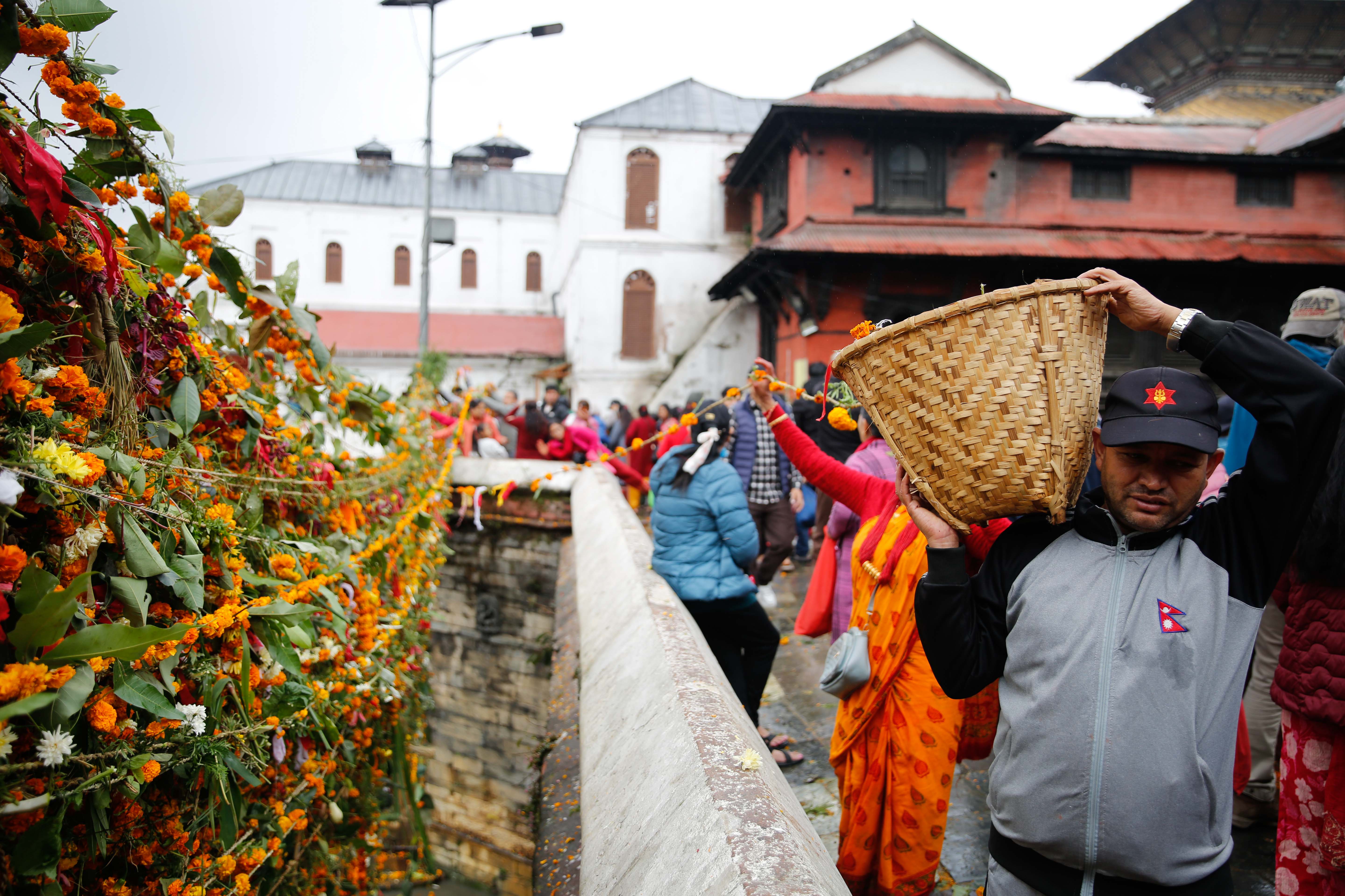 आज हरिबोधिनी एकादशी फूलको डोली सहित बागमतीमा टाँगियो तोरण