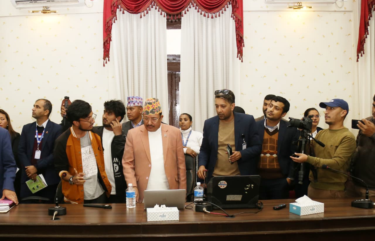 ‘राष्ट्रिय परिचयपत्र बनाएकाले मतदाता नामावलीका लागि अनलाइन फारम मात्रै भरे पुग्छ’