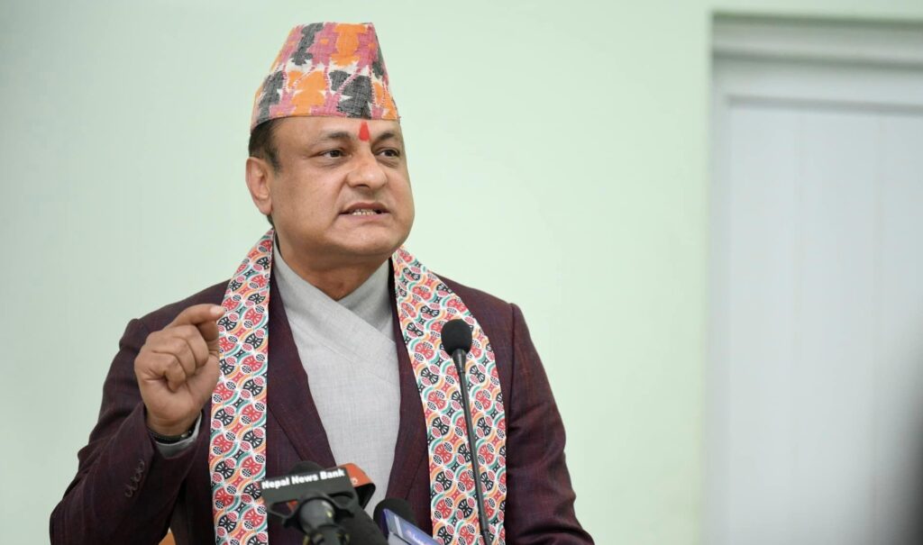 पूर्व आईजीपी खनाल दल दर्ता गर्न पुगे निर्वाचन आयोगमा