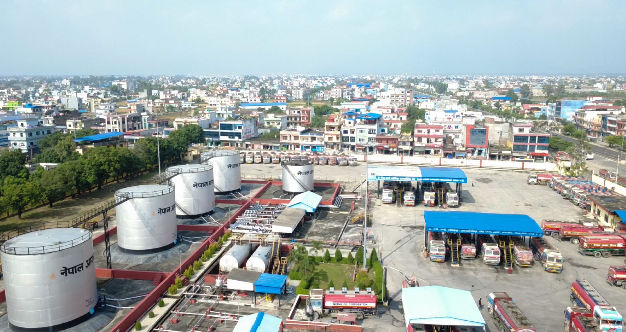 बस्तीबीचमा भलबारी डिपो, अव्यवस्थित पार्किङ र आगलागीको जोखिमले स्थानीय त्रसित