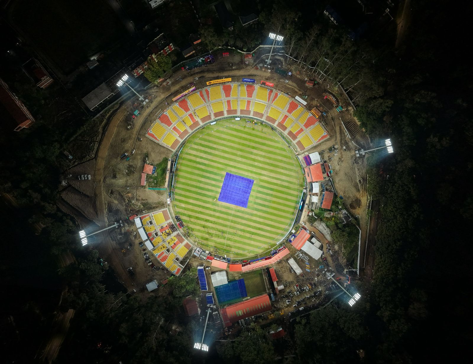 एनपिएल : ‘बलिङ’ मा नेपाली र ‘ब्याटिङ’ मा विदेशी खेलाडी चम्किए