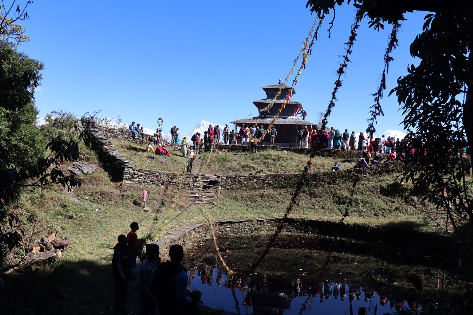 प्रकृतिलाई खुुसी पार्न तोरन तार्ने चलन