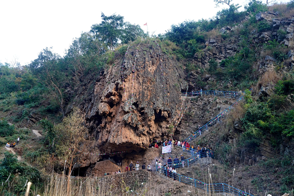 प्रचारप्रसारको अभावले ओझेलमा पर्दै हतुवागढीको ‘महादेव थान’