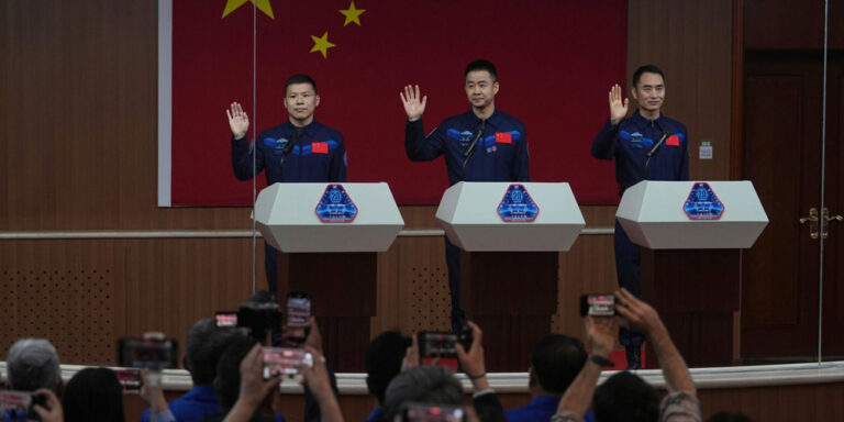 फसेका अन्तरिक्ष यात्री उद्धारका लागि चीनद्वारा ‘शेन्जोउ–२२’ प्रक्षेपण