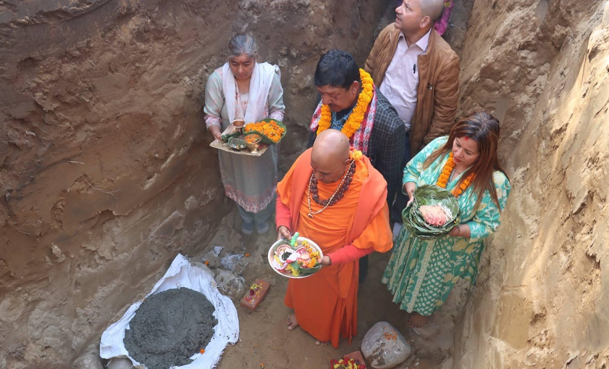 आदर्श गृहले आफ्नै भवन बनाउँदै