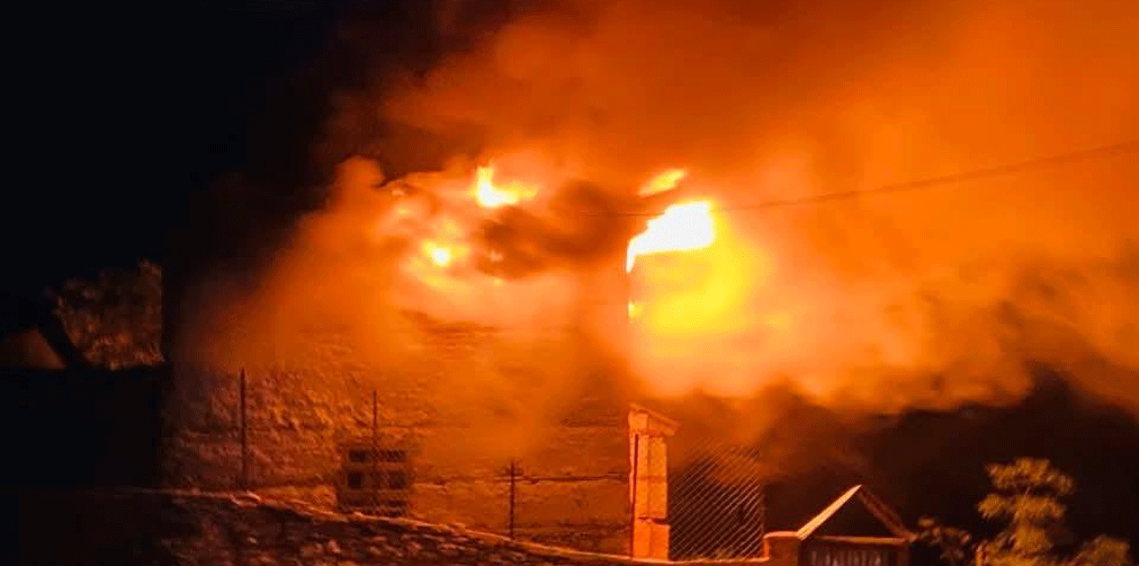 हुम्लाको एक विद्यालयमा आगलागी हुँदा सम्पुर्ण शैक्षिक सामाग्री जलेर नष्ट