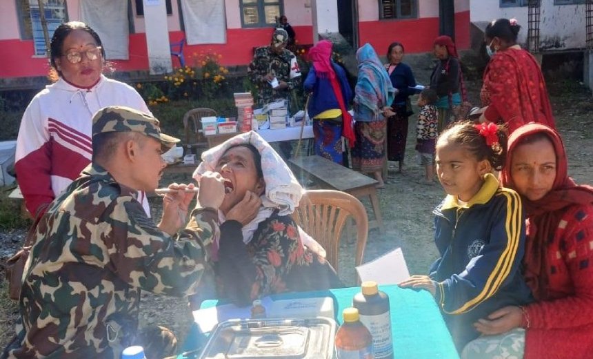 म्याग्दीको ताकममा सेनाको स्वास्थ्य शिविर : करिब दुई सय जना लाभान्वित