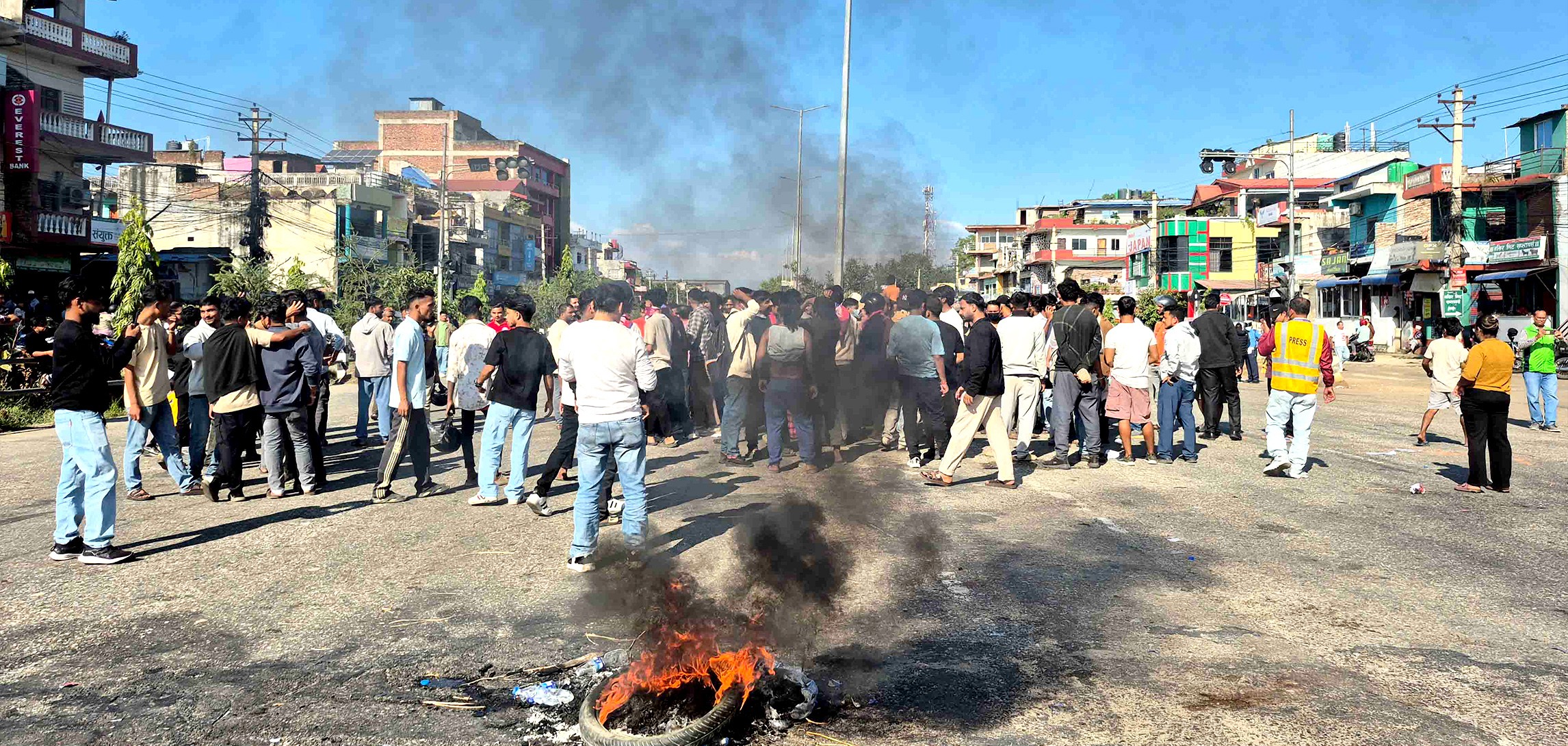 सिमरामा ‘कर्फ्यू’ तोड्दै युवाको प्रदर्शन, काठमाडौंमा पनि तयारी
