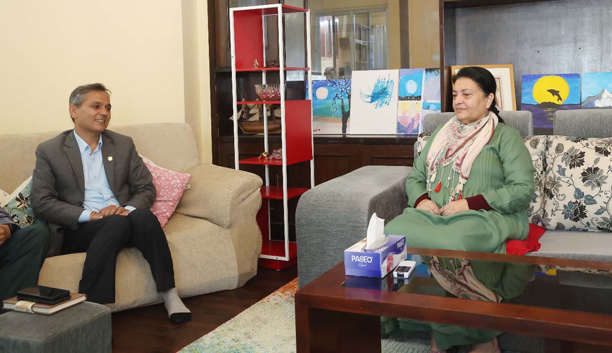 गृहमन्त्री अर्याल र पूर्वराष्ट्रपति भण्डारीबीच भेटवार्ता