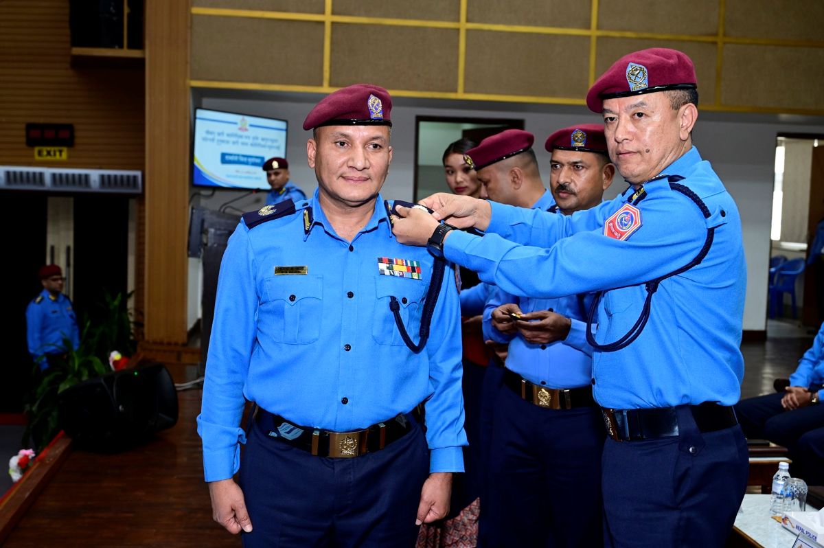 नेपाल प्रहरीका पाँच प्रहरी नायब महानिरीक्षकलाई दर्ज्यानी चिह्न प्रदान