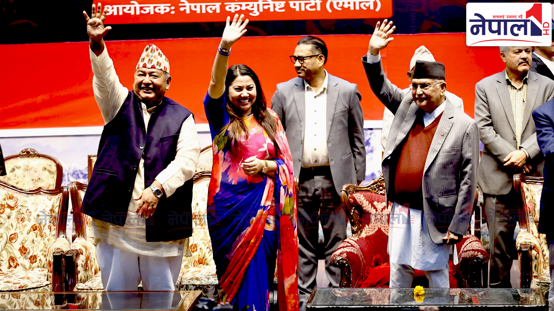 रामकुमारी झाँक्री, किसान श्रेष्ठसहित दजनौँ नेता कार्यकर्ता एमालेमा फर्किए (तस्बिरहरु)