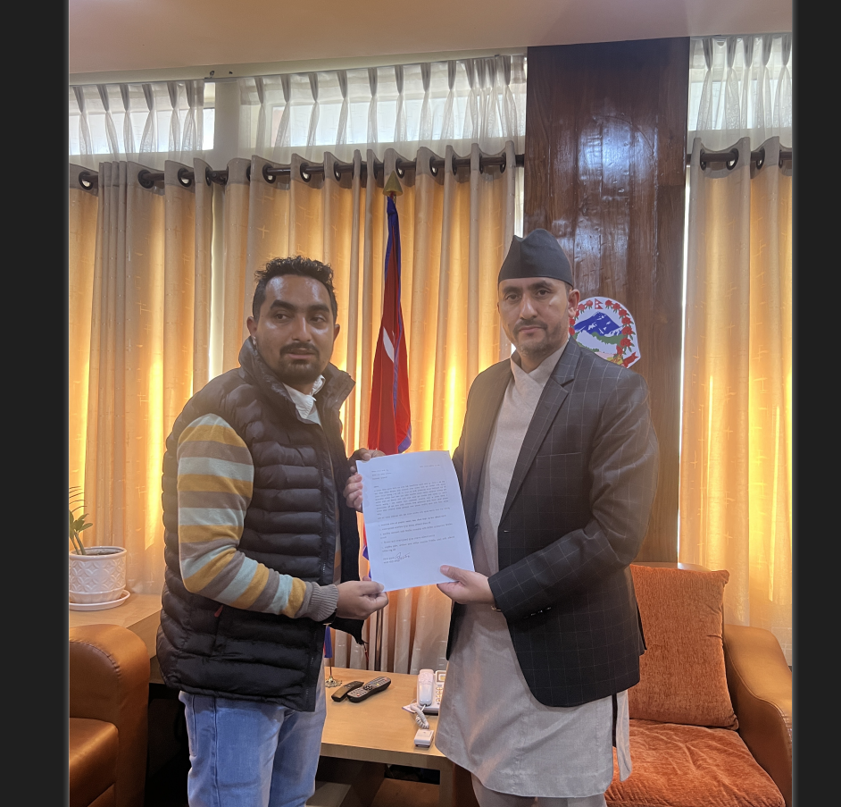 सञ्चारमन्त्री खरेलसँग जेनजी आन्दोलनका क्रममा घाइते पत्रकारको भेट