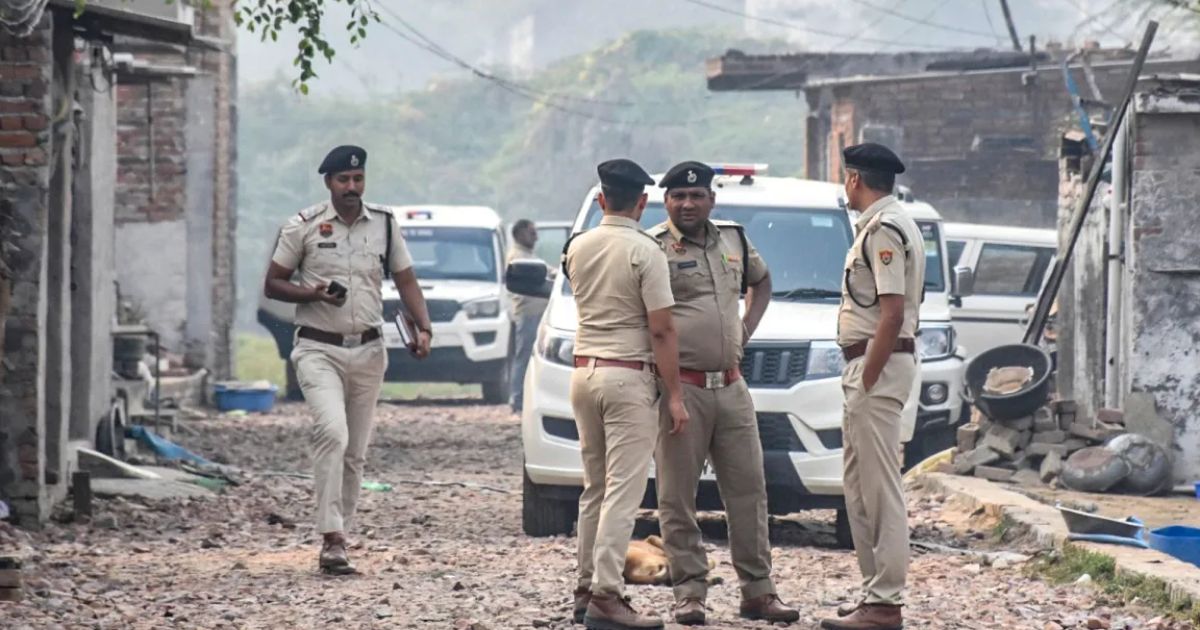 इन्डोनेसियामा पहिरो जाँदा दुईको मृत्यु, २१ जना बेपत्ता