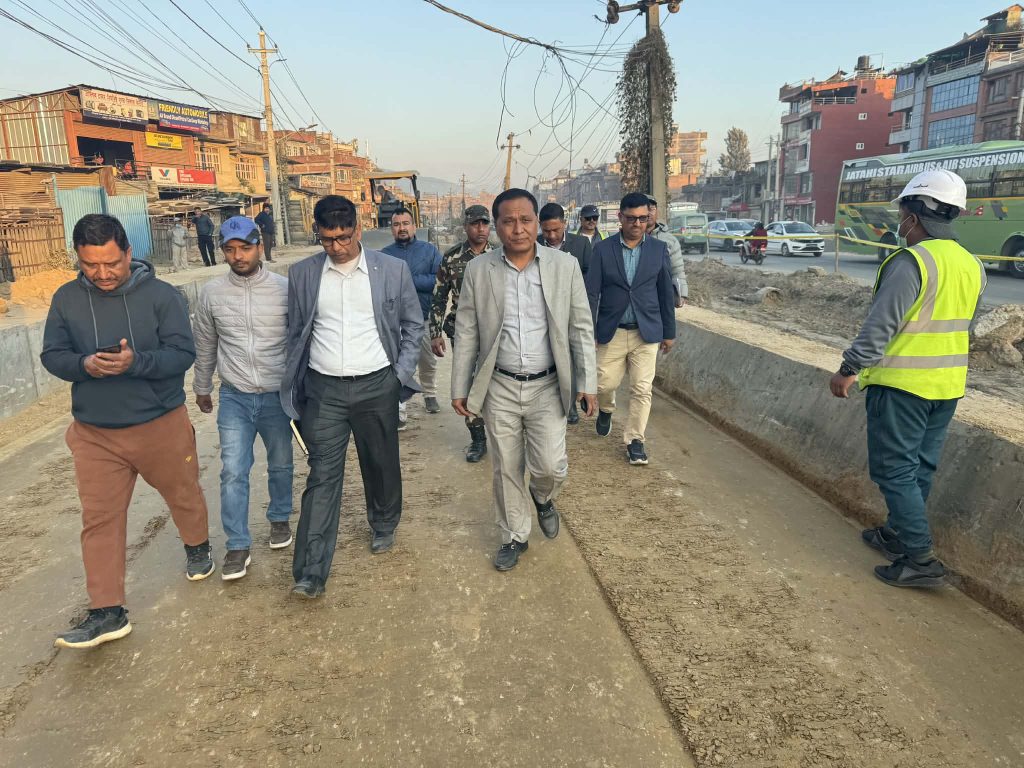 सूर्यविनायक–धुलिखेल सडक निर्माणलाई तीब्रता दिन मन्त्री घिसिङको निर्देशन