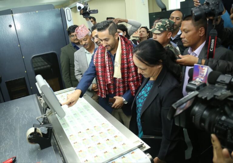 सुरक्षण मुद्रण केन्द्रले छापेका लाइसेन्स यातायात व्यवस्था विभागलाई हस्तान्तरण