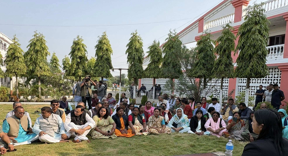 सात दलका सांसद मधेश प्रदेशसभा अघि धर्नामा