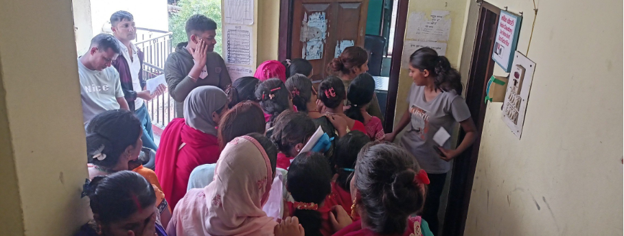 सुर्खेतमा मतदाता नामावली दर्ता गराउनेको चाप बढ्यो, निर्वाचन कार्यालय बिहान ८ बजेदेखि सञ्चालन