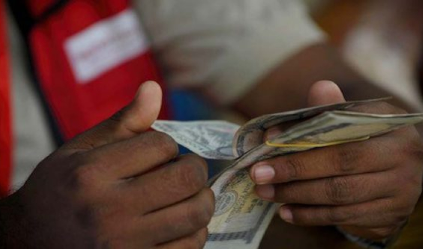 नापी कार्यालय वीरगञ्ज पर्सामा कार्यरत दुई कर्मचारी एक लाख घुससहित पक्राउ