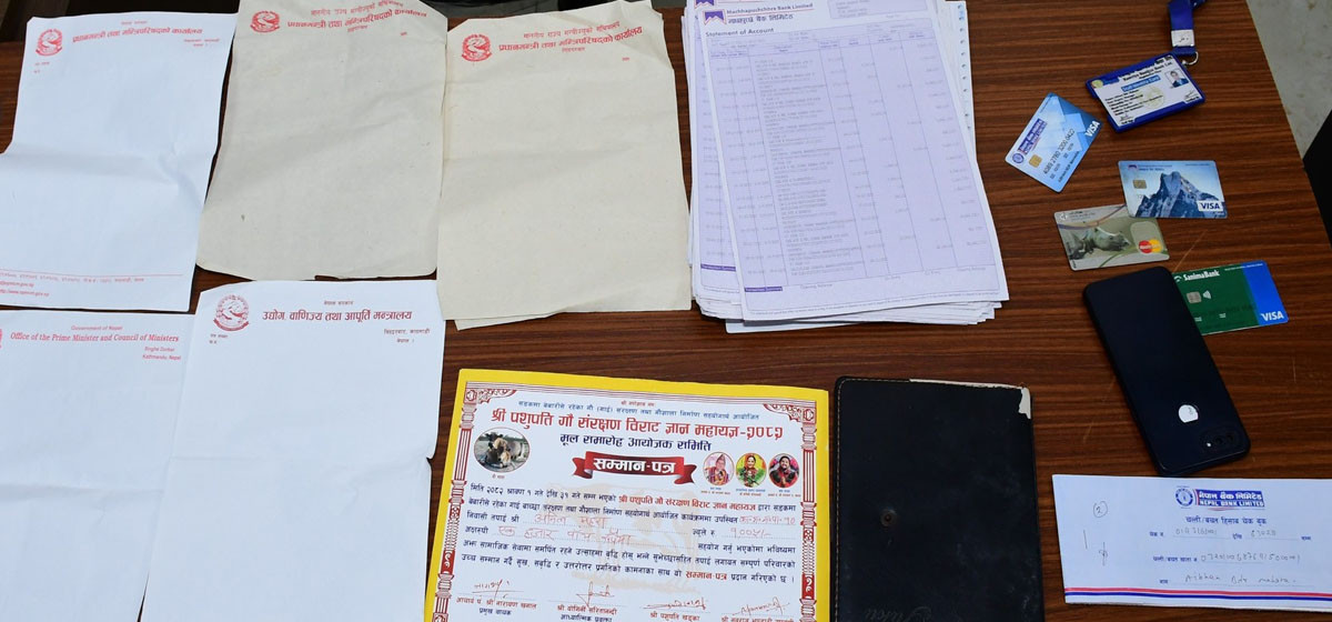 अख्तियारका ‘नक्कली उपसचिव’ कीर्ते कागजातसहित पक्राउ