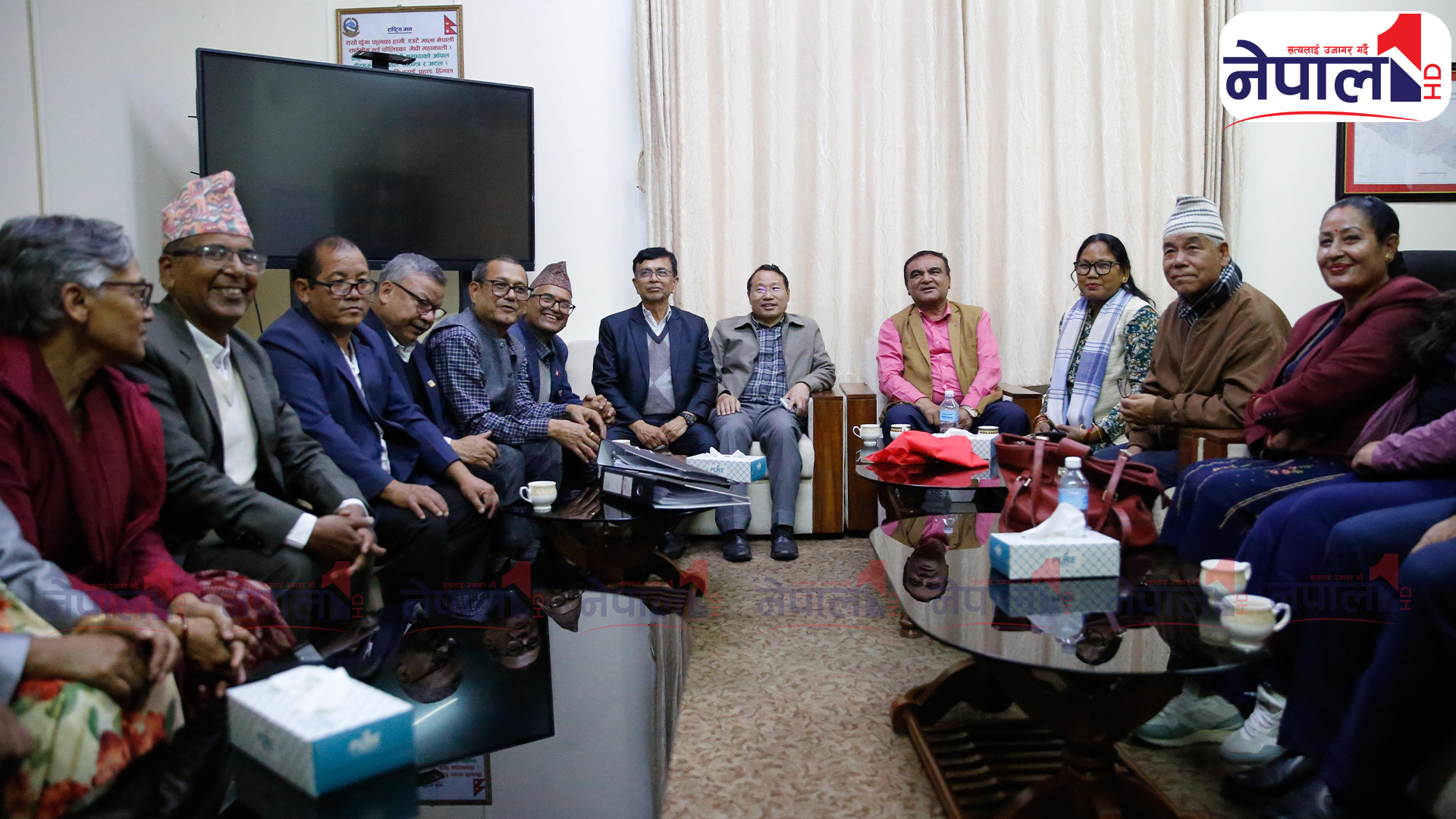 थप कागजातसहित आयोगको कार्यालय पुगे ‘नेपाली कम्युनिष्ट पार्टी’ का नेताहरु (तस्वीरहरु)