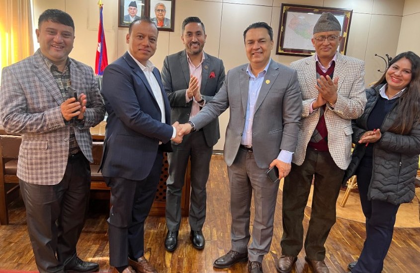 एनआरएनएलाई पार्टीको नबनाई दिनुहोला : सञ्चारमन्त्री खरेल