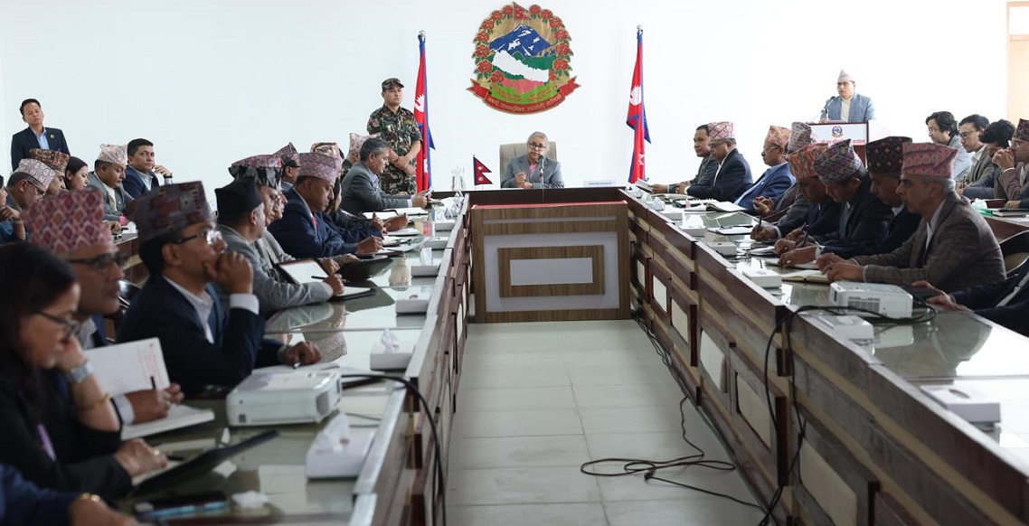 मन्त्री र सचिवहरुसँग प्रधानमन्त्री कार्कीको छलफल