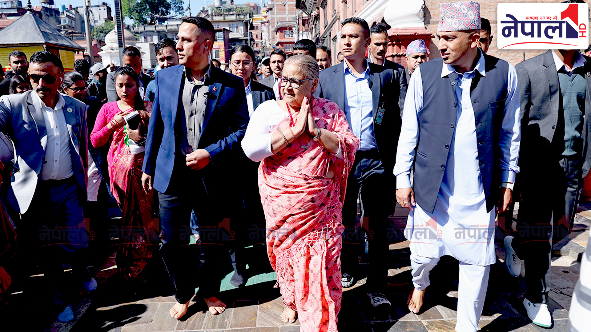 प्रधानमन्त्री कार्कीद्वारा पशुपतिनाथको दर्शन