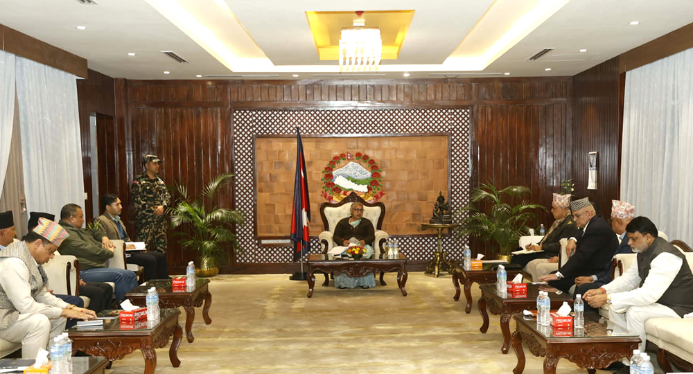 बालुवाटारमा सातै प्रदेशका मुख्यमन्त्रीसँग प्रधानमन्त्री कार्कीको छलफल